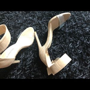 Brand new sexy nude summer heels!! 🚨🚨